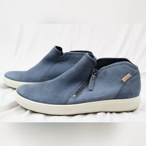 ECCO Women's Nubuck Zip Bootie  7 - NWOT.